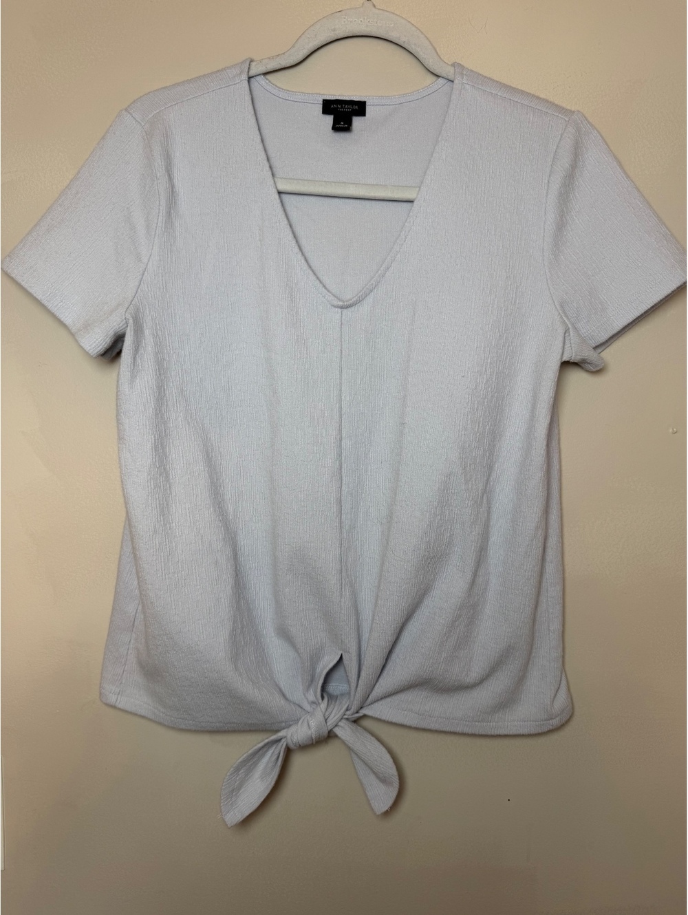 Ann Taylor Factory Women's Medium Light Gray Short Sleeve V-Neck Tie Front Top